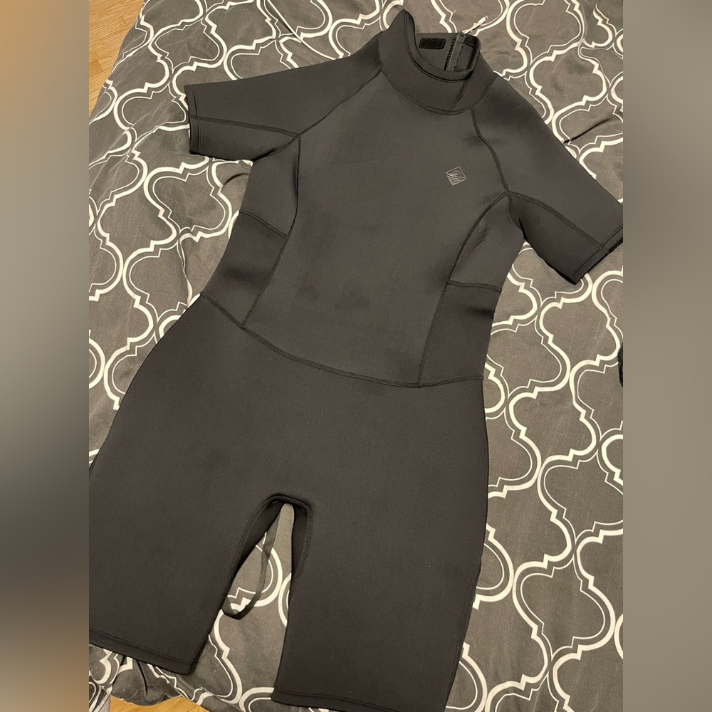 BRAND NEW WETSUIT WOMENS SIZE L